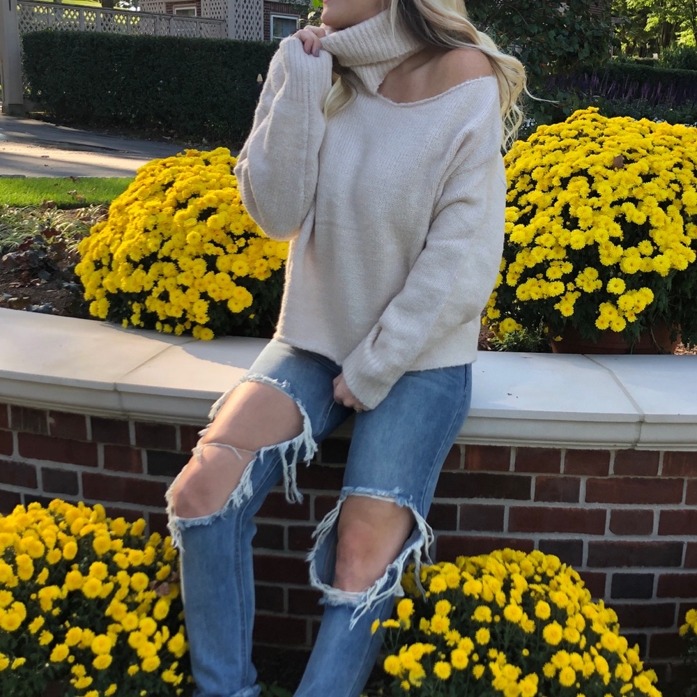 Sweater with rip detail at shoulder